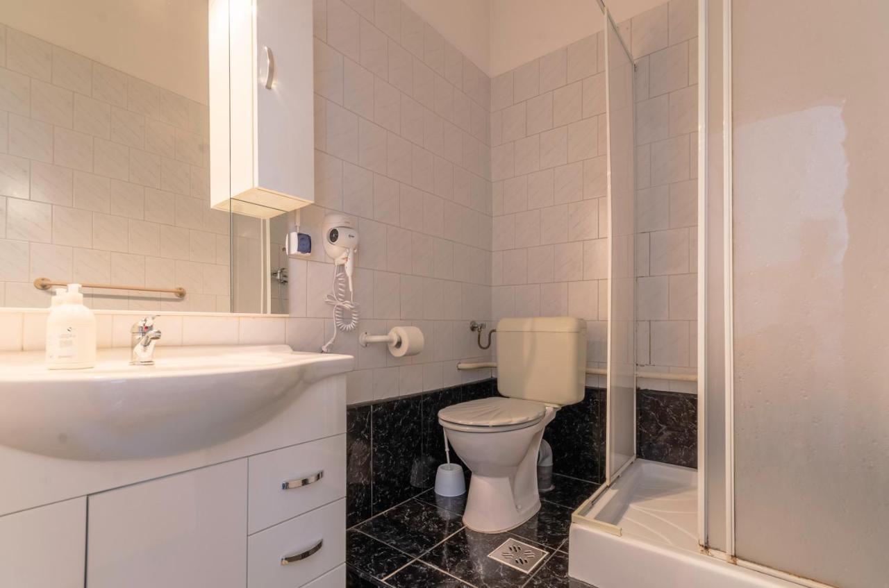 Eitans Guesthouse Budapest Luaran gambar