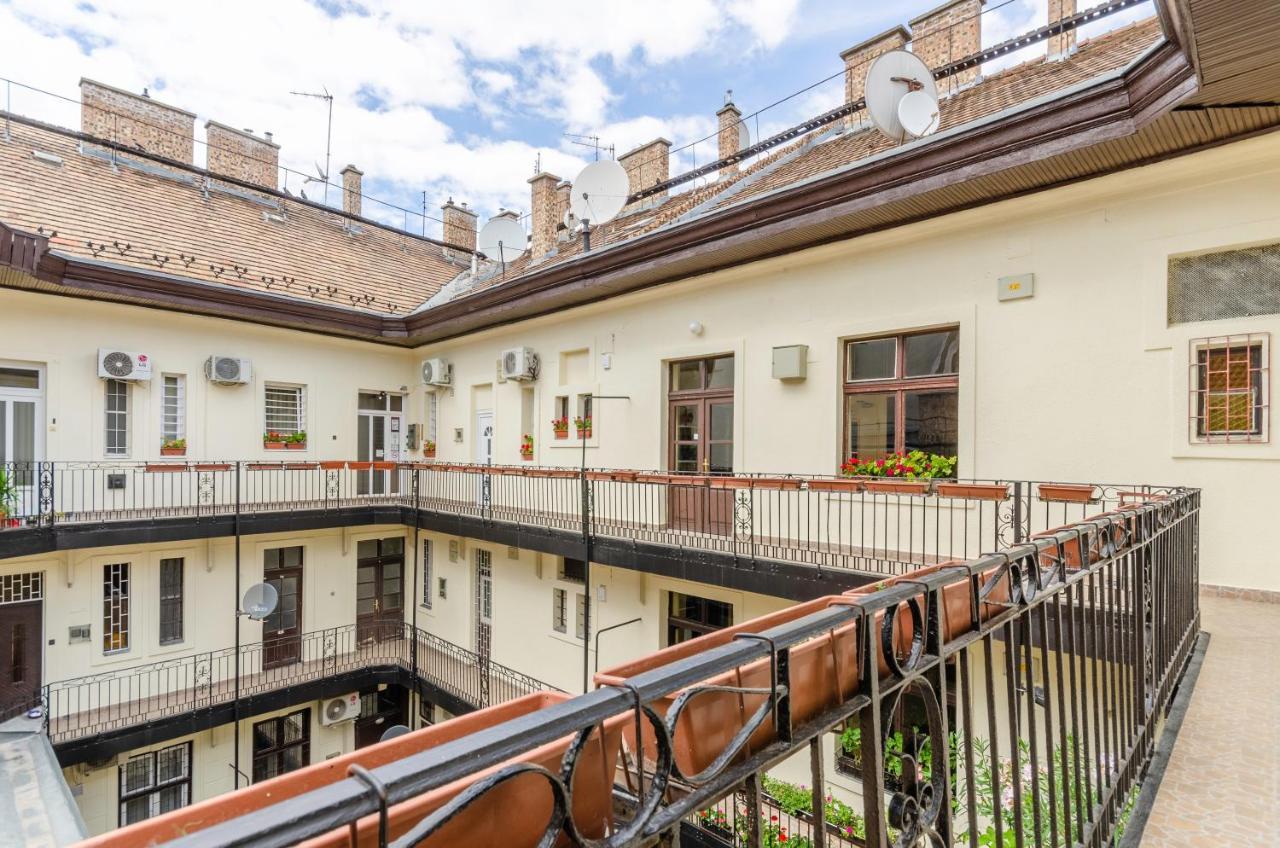 Eitans Guesthouse Budapest Luaran gambar