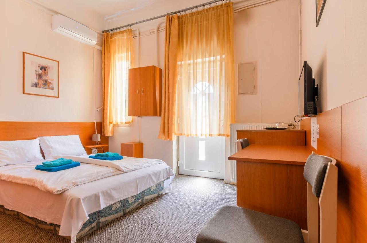 Eitans Guesthouse Budapest Luaran gambar