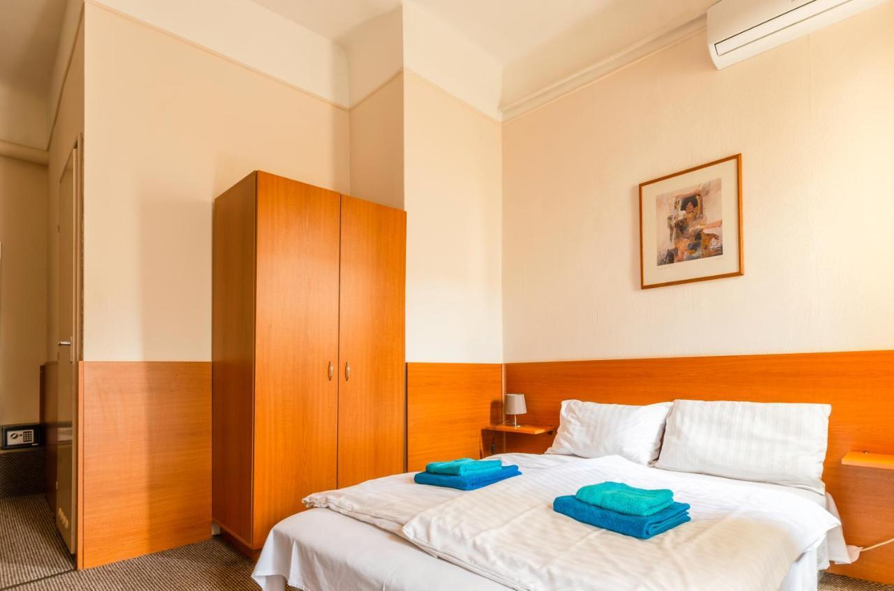 Eitans Guesthouse Budapest Luaran gambar