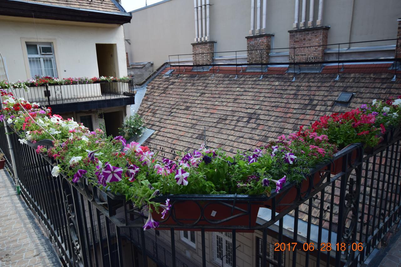 Eitans Guesthouse Budapest Luaran gambar